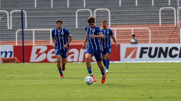 Maximize space with stylish balcony hanging planters